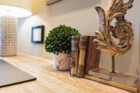 Hip Urban Loft - Small Town Charm - 124 Lofts #1 웨스트던디 외부 사진