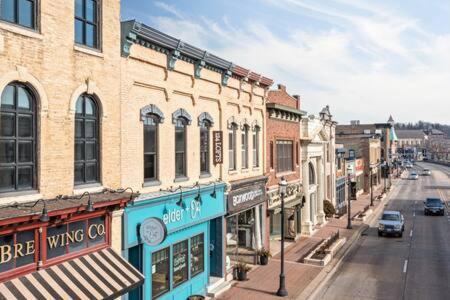 Hip Urban Loft - Small Town Charm - 124 Lofts #1 웨스트던디 외부 사진