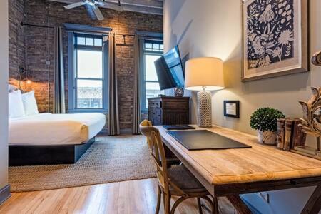 Hip Urban Loft - Small Town Charm - 124 Lofts #1 웨스트던디 외부 사진