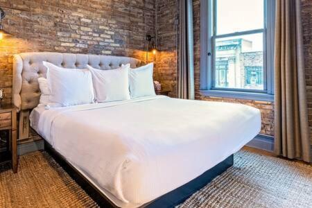 Hip Urban Loft - Small Town Charm - 124 Lofts #1 웨스트던디 외부 사진