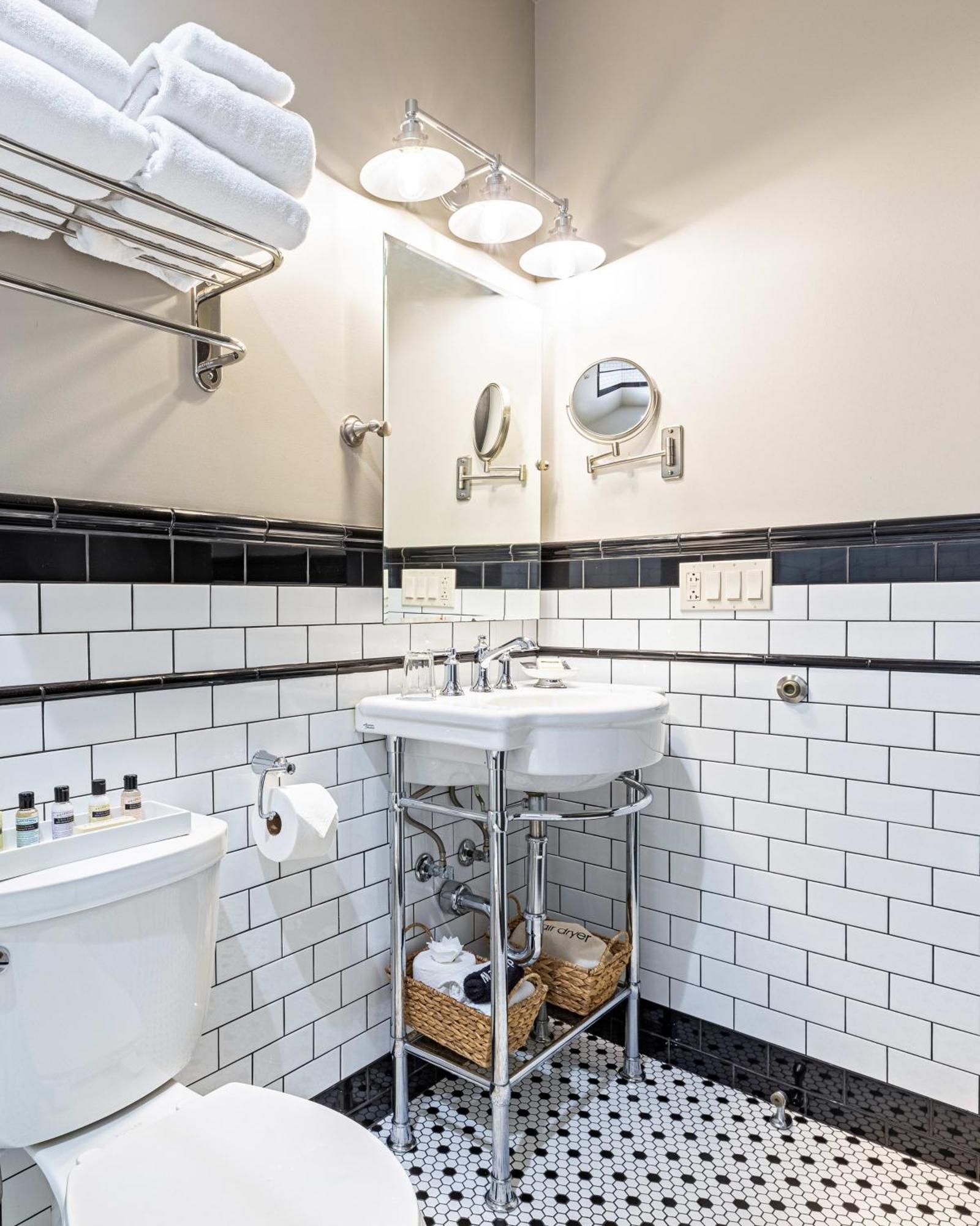 Hip Urban Loft - Small Town Charm - 124 Lofts #1 웨스트던디 외부 사진
